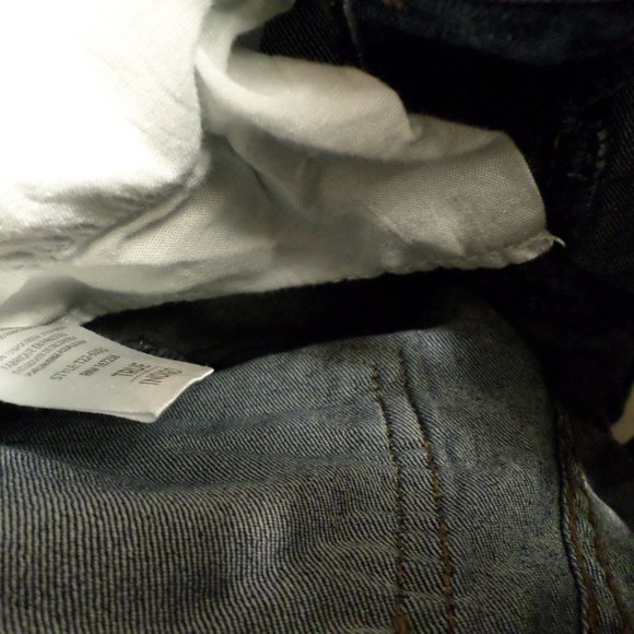 True Indigo Dark Wash Boys Size 5 Shorts Distressed - Picture 12 of 12